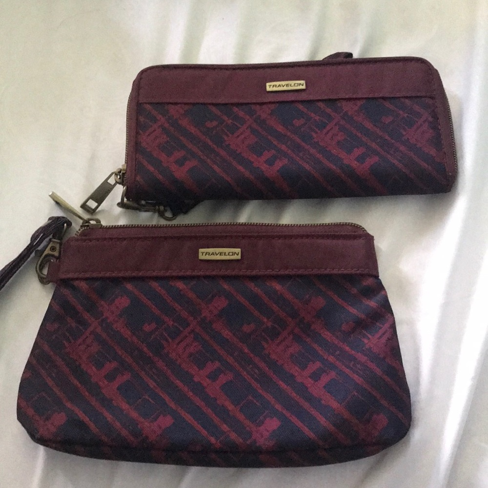 Travelon matching set